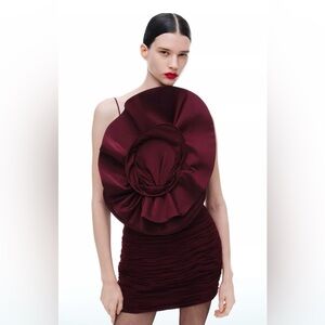 MAGDA BUTRYM H&M
ROSE-APPLIQUÉD GATHERED DRESS
 BURGUNDY